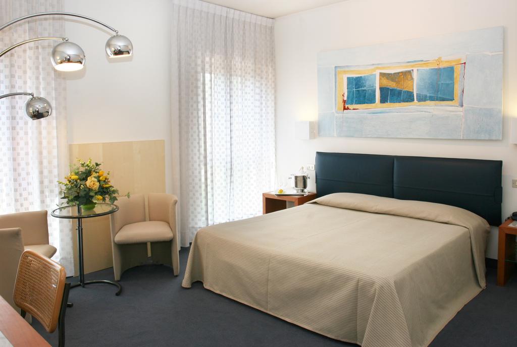 Arte Hotel פרוג'ה חדר תמונה